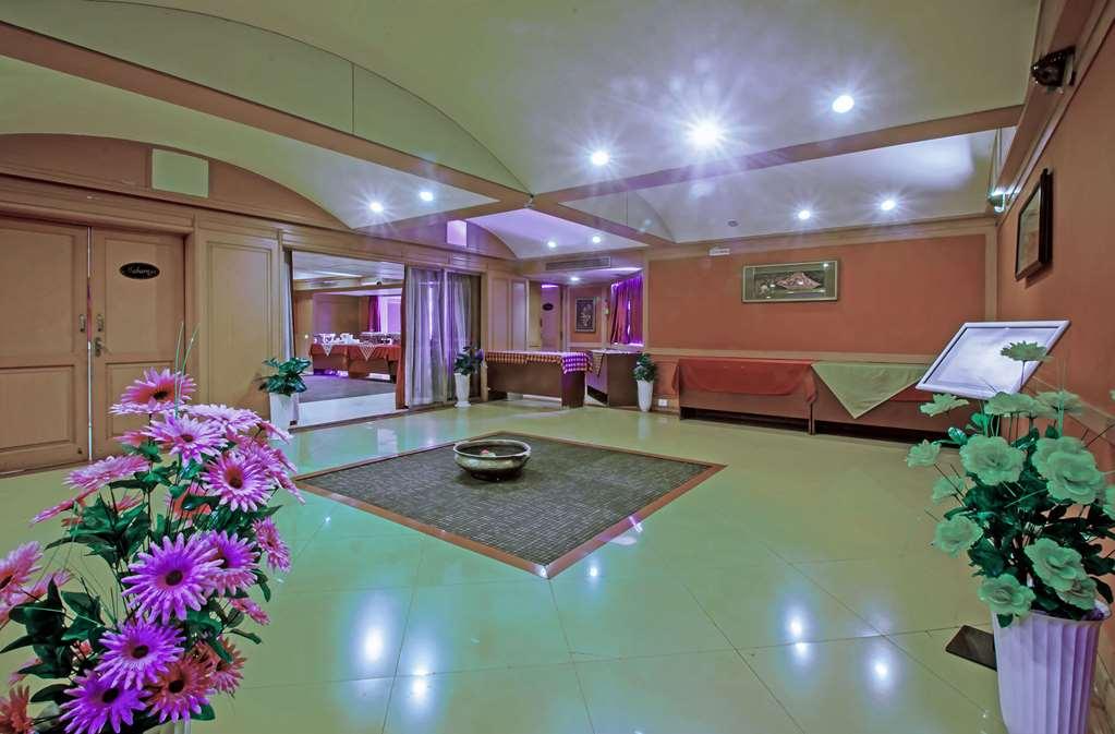 Quality Inn Regency, Nashik Interiør billede