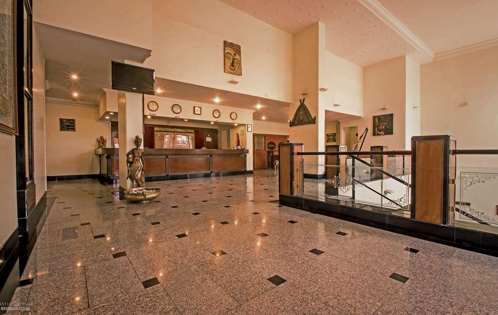 Quality Inn Regency, Nashik Interiør billede