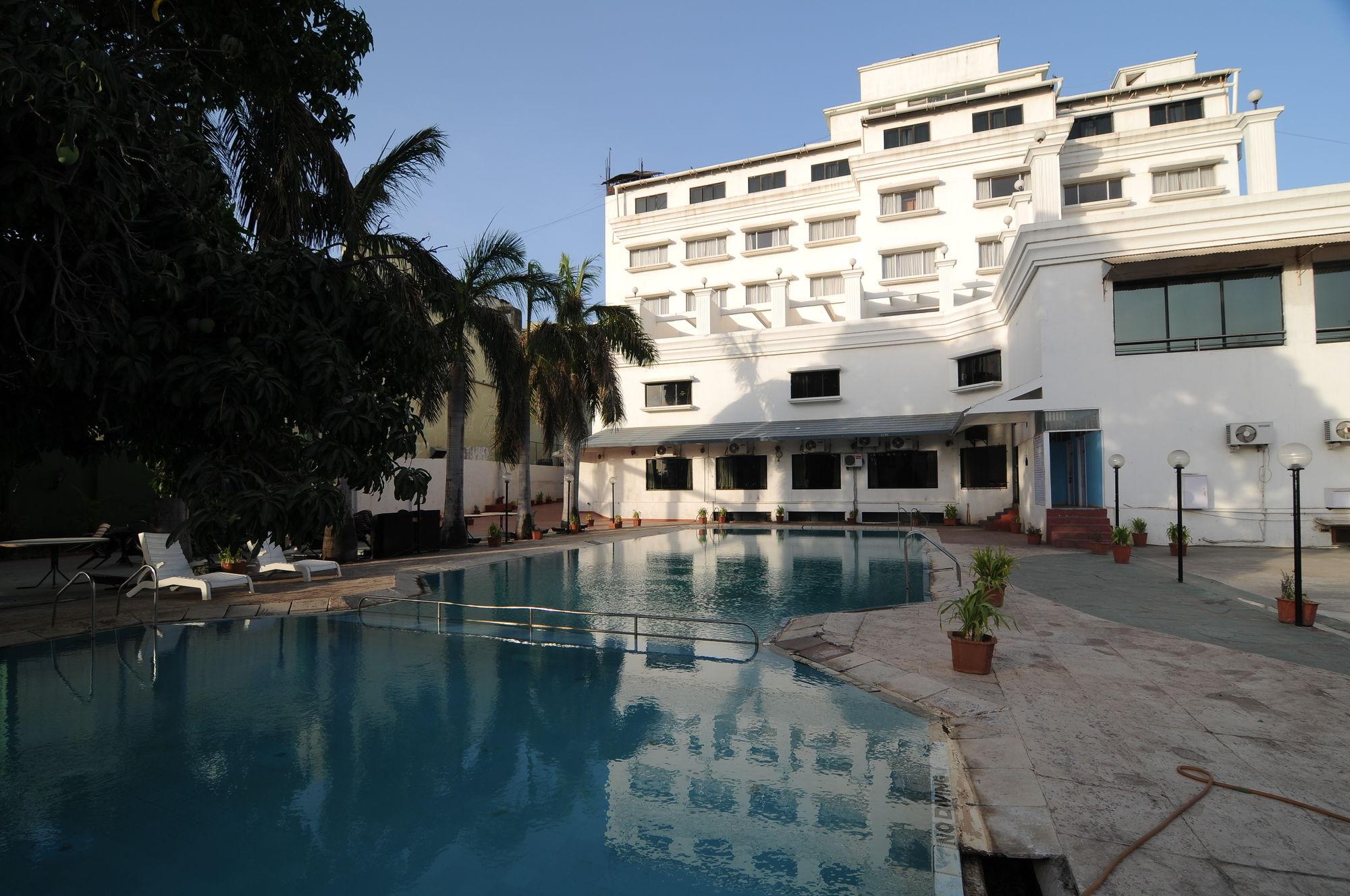 Quality Inn Regency, Nashik Eksteriør billede