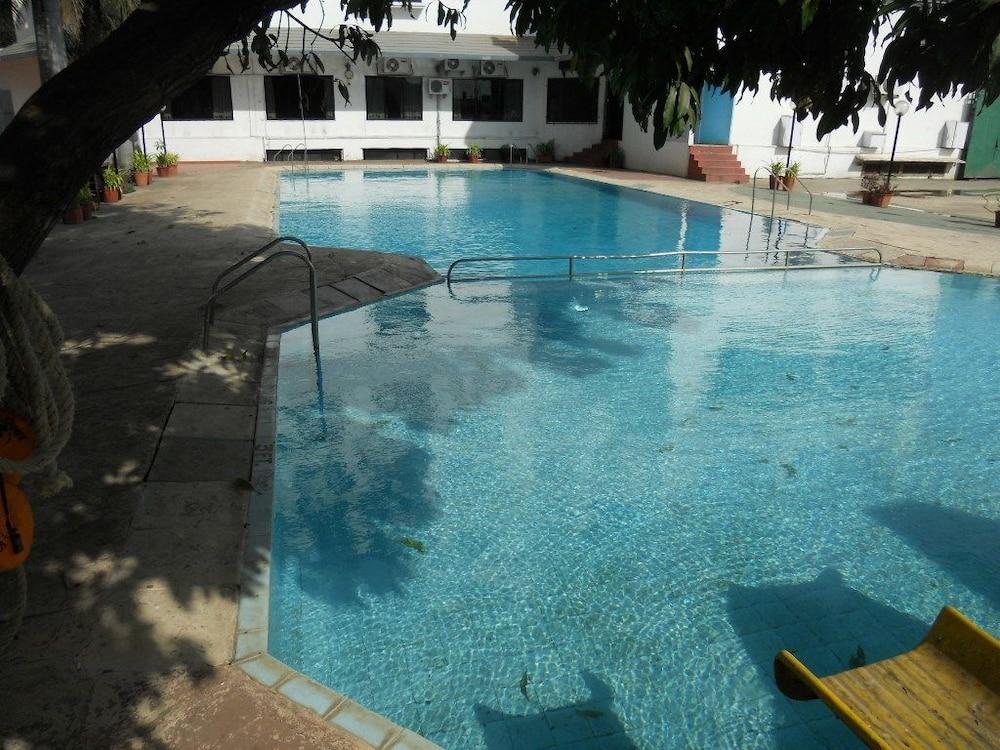 Quality Inn Regency, Nashik Eksteriør billede